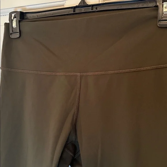 Lululemon Dark Green Wunder Under Crop Leggings‎ size 12 EUC - Picture 2 of 5